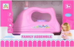 Gyerek vasaló elemmel és víztartállyal, fénnyel és hanggal