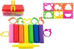 Többszínű gyurmakészlet kiszúrókkal és sodrófával műanyag dobozban