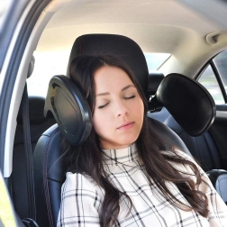 Oldalsó fejtámasz autóban való alváshoz