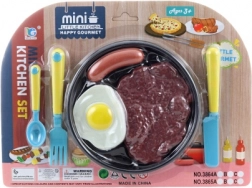 Műanyag ételkészlet evőeszközzel és tányérral