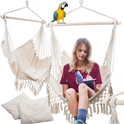 Brazíliai függő hintaszék boho stílusban párnákkal, bézs