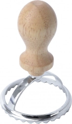 Kör alakú ravioli- és pirogkiszúró fa nyéllel