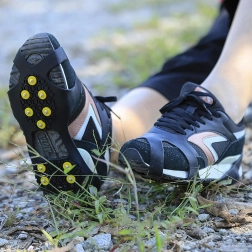 Csúszásgátló cipőre húzható karmok fém tüskékkel, rugalmas TPE, méret 42–48