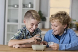 Növekvő geóda kristályok a MAC TOYS-tól – kísérleti készlet