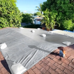 UV-védelemmel ellátott takaróponyva 6 × 8 m, 120 g/m² – univerzális, erős, ezüstszínű