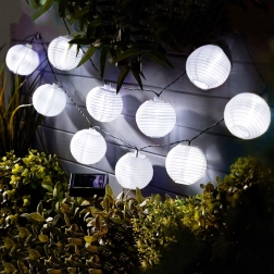Napelemes fényfüzér fehér lampionokkal és hidegfehér LED-ekkel, 2,5 m