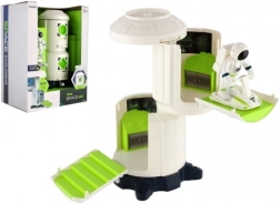 Űrállomás fényekkel és hangokkal, elemes űrhajóssal