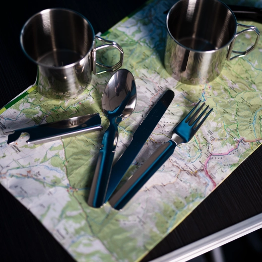 Minden kéznél: kanál, villa, kés és nyitó