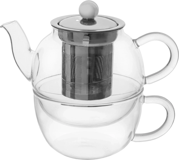 Kompakt 2 az 1-ben: egymásba illeszkedő kanna és bögre