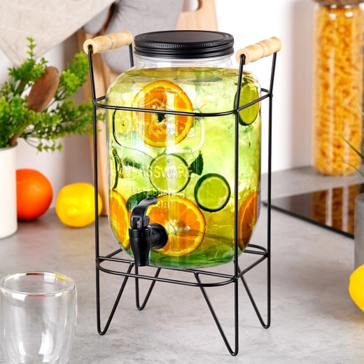 Nagy, 4,2 l űrtartalom ünnepségekre és mindennapi használatra