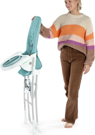 Laposra csukható és önállóan megáll