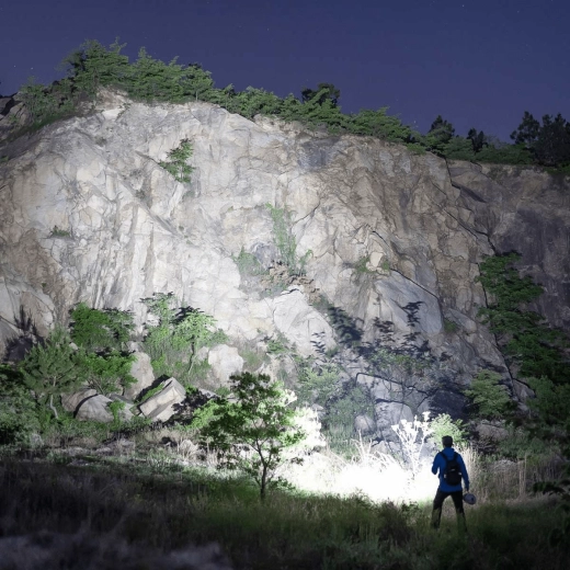 OLIGHT Seeker 4 Mini Red zseblámpa UV és fehér fénnyel