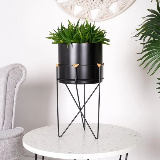 Elegáns, matt fekete kivitel