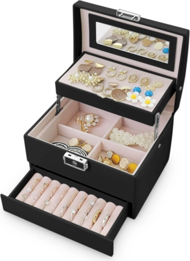 Elegáns dizájn praktikus tükörrel