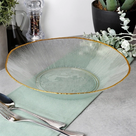 Széles, lapos forma a könnyű tálaláshoz