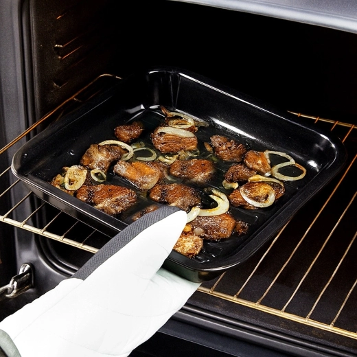 Könnyű tisztítás és sütőben használat