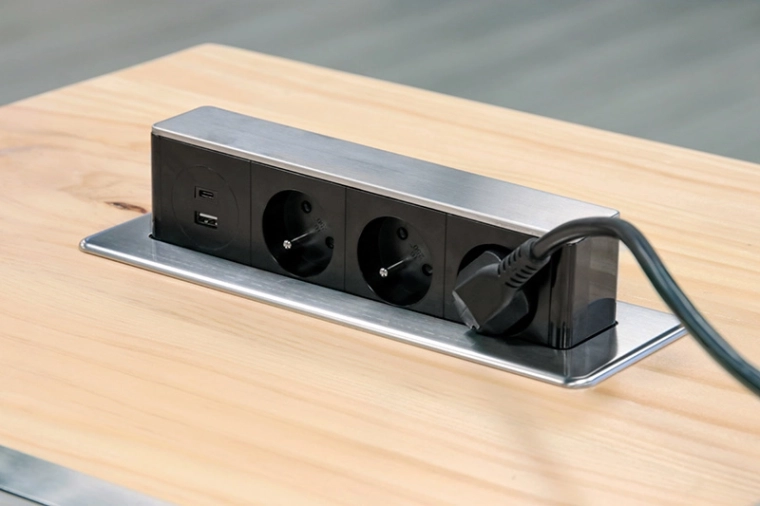 3× 230 V gyermekzárral (akár 3680 W)