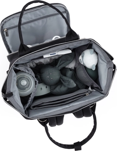 Gyors hozzáférés a széles nyitásnak és a hátsó cipzárnak köszönhetően