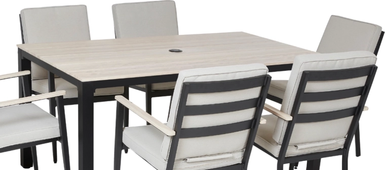 Funkcionális asztal napernyőnyílással