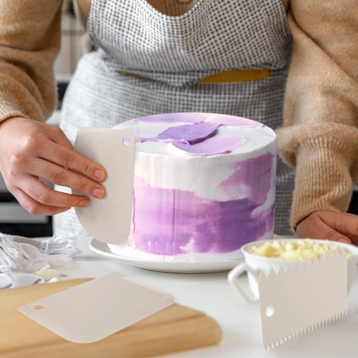 Sima és cakkos élek a precíz díszítéshez