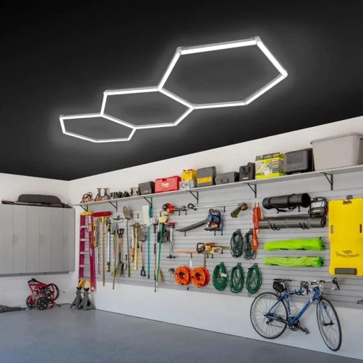 LED hatszögletű mennyezeti panel 247 × 98 cm, 125 W, 6500K garázsba, műhelybe és beltérbe