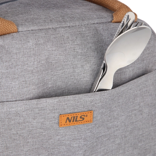 Praktikus elülső zseb és erős fogantyúk