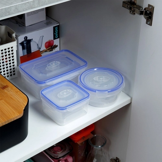 Egymásba rakható, helytakarékos kialakítás