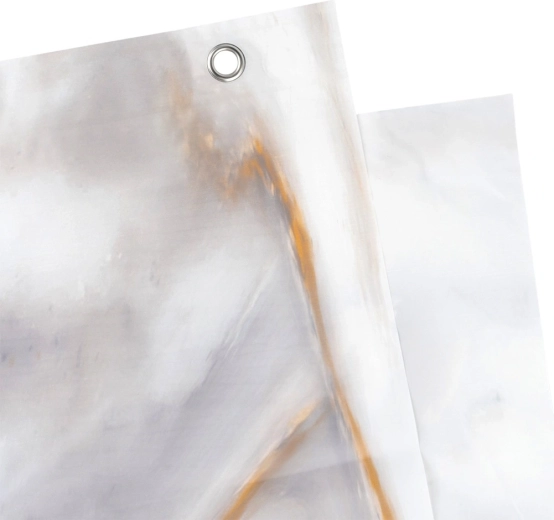 Megerősített lyukak és akasztók a csomagban