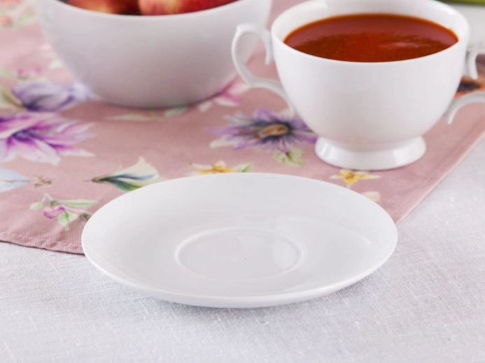 Elegáns fehér porcelán magas fénnyel