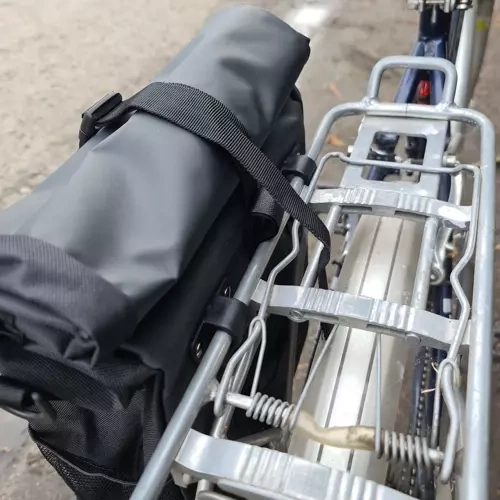Stabil rögzítés a hátsó csomagtartón
