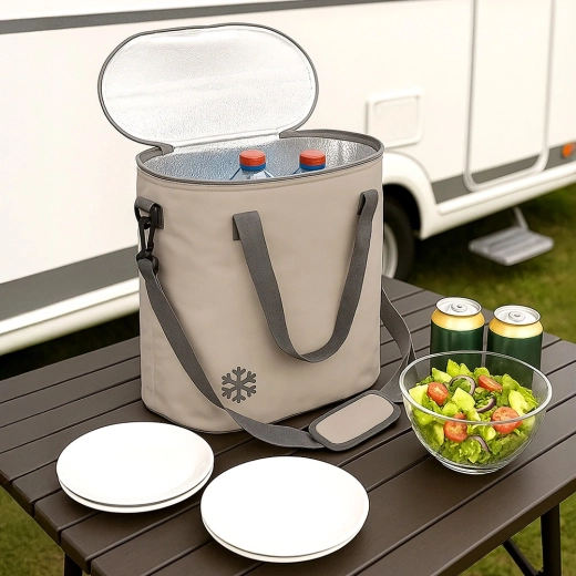 Nagy, 30 l-es űrtartalom egész napra elegendő készletekhez