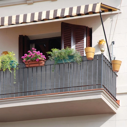 Gyors telepítés a csomagban lévő pántokkal