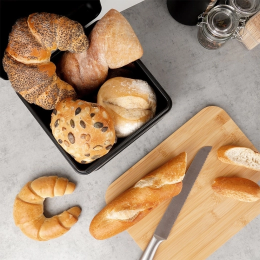 Kényelmes, zsanéros fedél