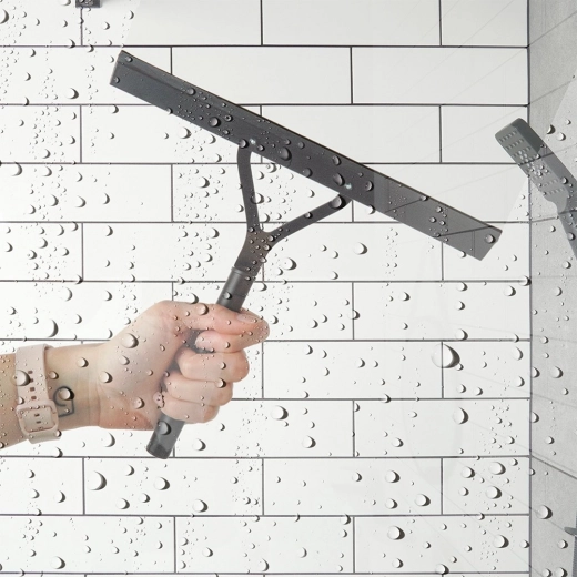 Ergonomikus törlés zuhanyon és ablakokon