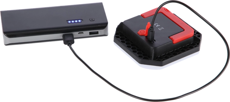 USB töltés és rugalmas elhelyezés