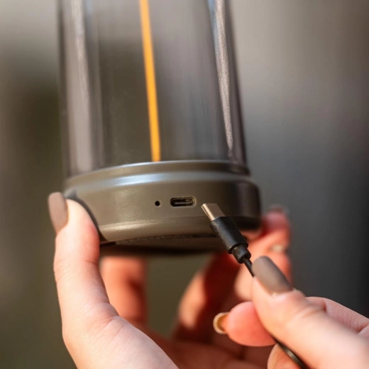 Töltés USB-C csatlakozón keresztül