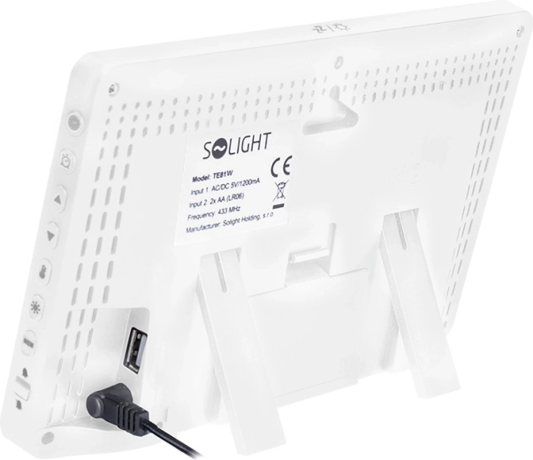 Táplálás adapterrel és USB-töltés