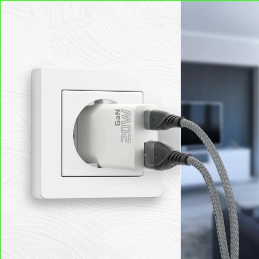 Két kimenet: USB‑C PD + USB‑A QC 3.0