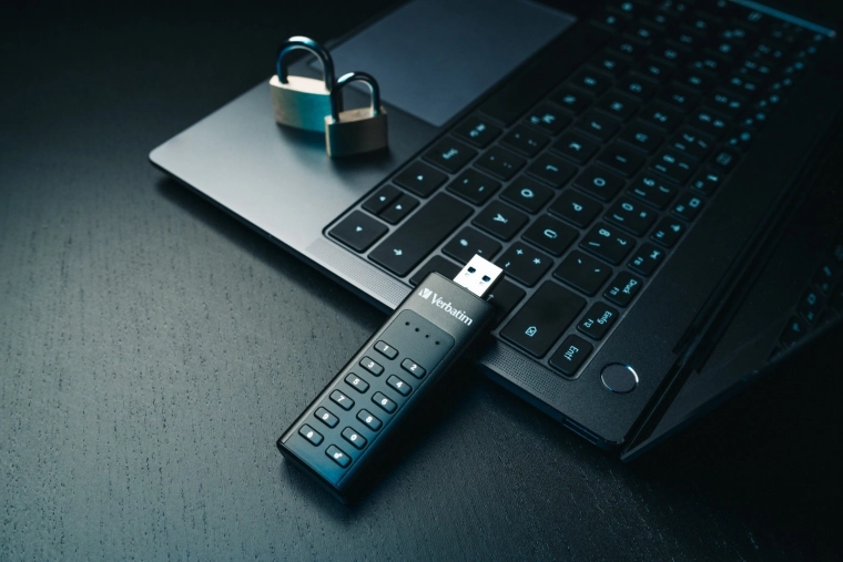 Védelem a kód kitalálása ellen és gyors USB 3.2 Gen 1