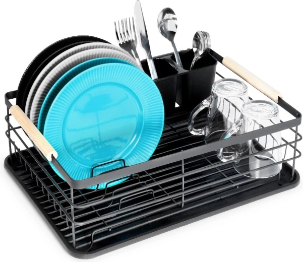 Átgondolt elrendezés 10 tányérhoz és poharakhoz