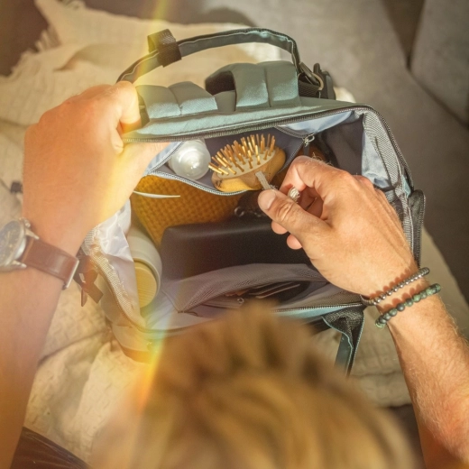 Okos rendszerezés termo zsebekkel és zsebbel a nedves holmiknak