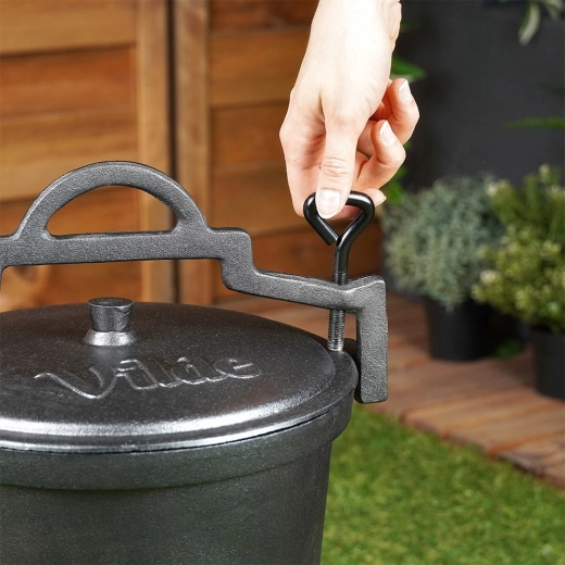 Masszív fedő szellőzéssel és rögzítéssel