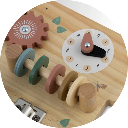 Montessori tevékenységek: óra, színek és áttételek