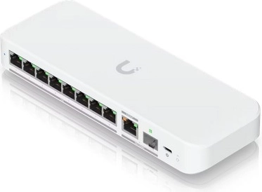 10Gb uplink (RJ45/SFP+) a hálózati gerinchez