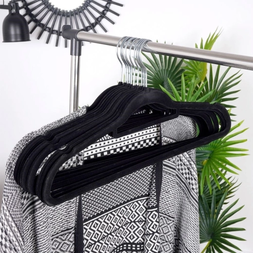 Forgatható fémkampó az egyszerű felakasztáshoz