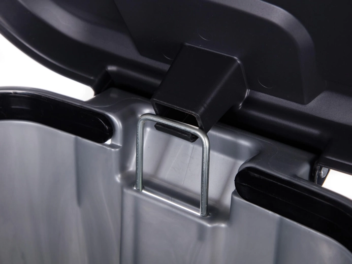 Kivehető belső betét az egyszerű ürítéshez