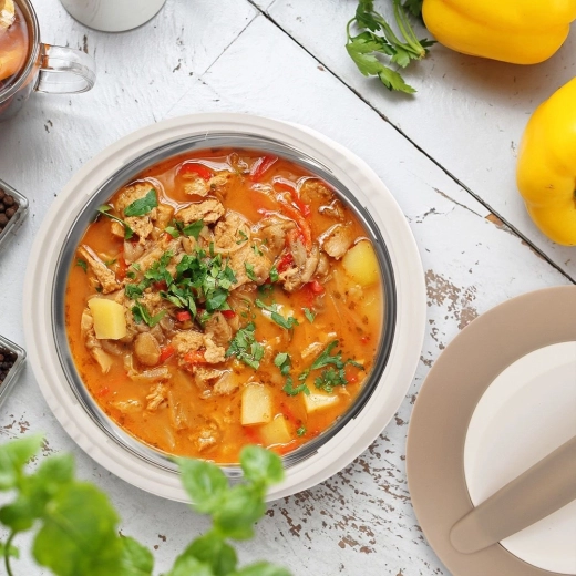 Akár 2 órán át megtartja a hőt