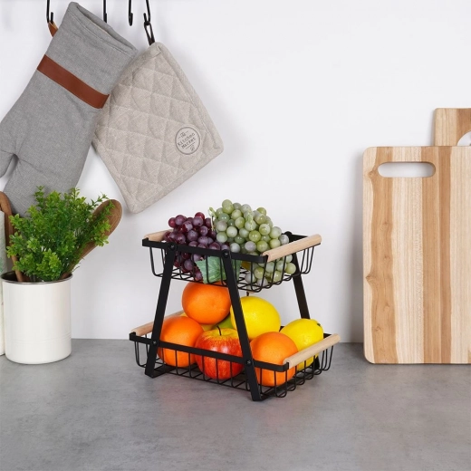 Masszív fém konstrukció fa fogantyúkkal