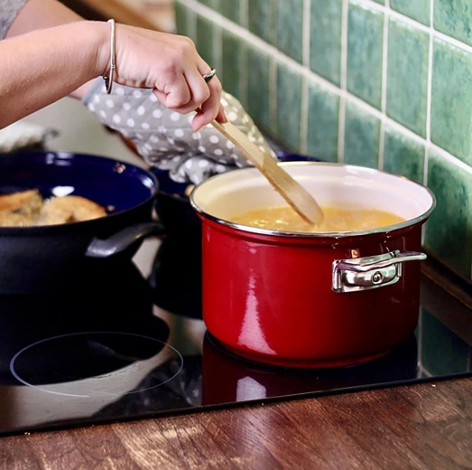 Sokoldalú használat minden típusú tűzhelyen
