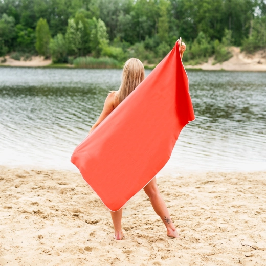 Könnyű társ vízpartra és utazáshoz